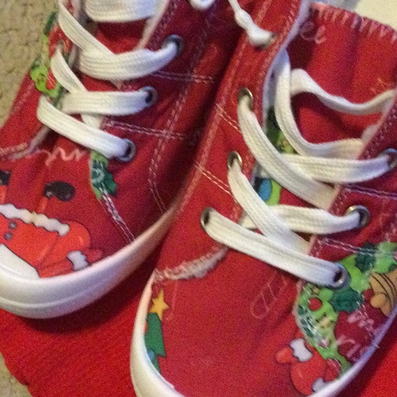 NWT Christmas tree fleece-lined sneaker, size 8.5 - Picture 2 of 4